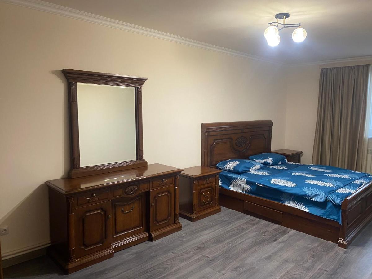 יירבאן 3 Cosy Apartment Near Airport Evn מראה חיצוני תמונה