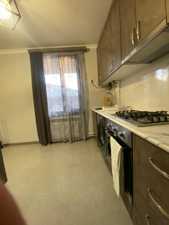 יירבאן 3 Cosy Apartment Near Airport Evn מראה חיצוני תמונה
