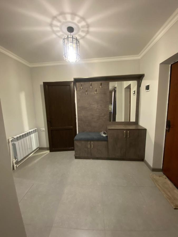 יירבאן 3 Cosy Apartment Near Airport Evn מראה חיצוני תמונה